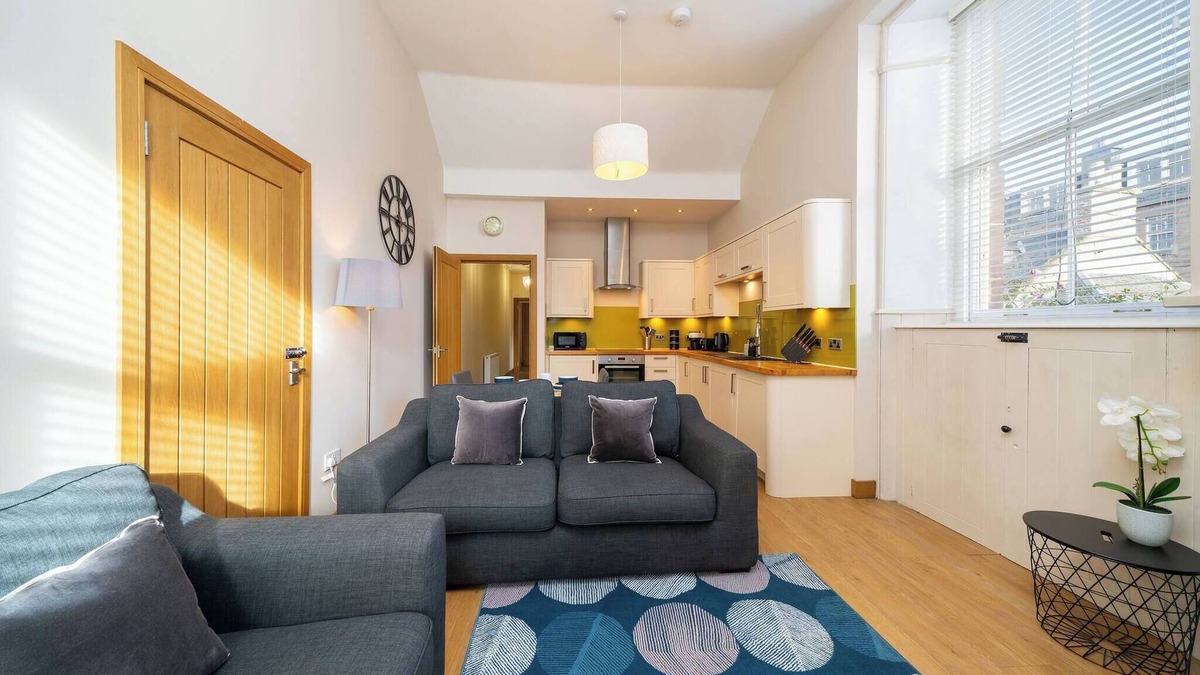 Montrose Apartment | Church House - A Central Montrose 2 bed