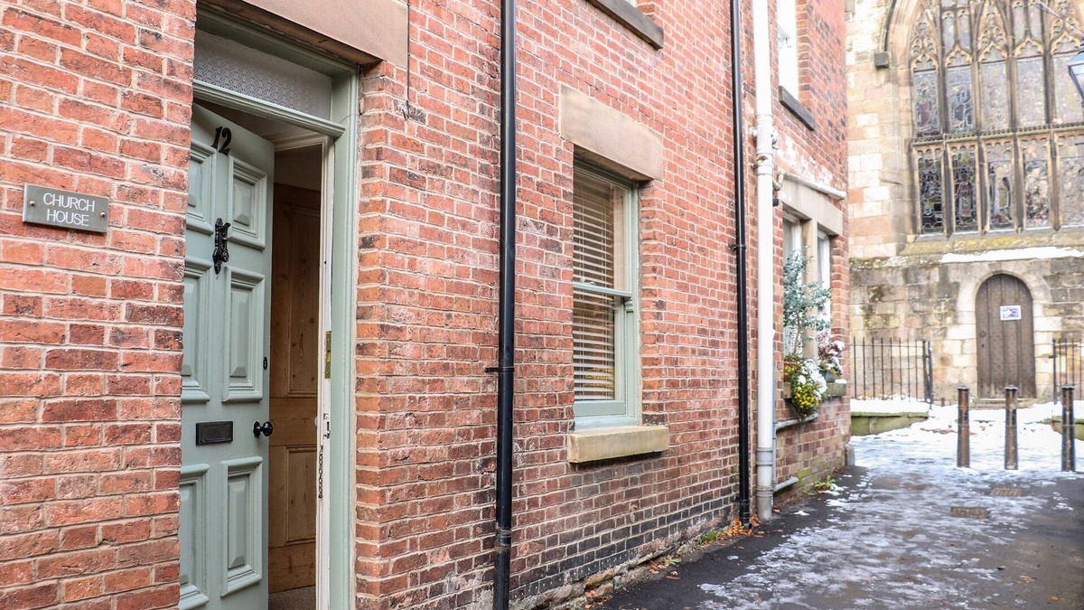 Wirksworth House | CHURCH HOUSE, family friendly, with a garden in Wirksworth