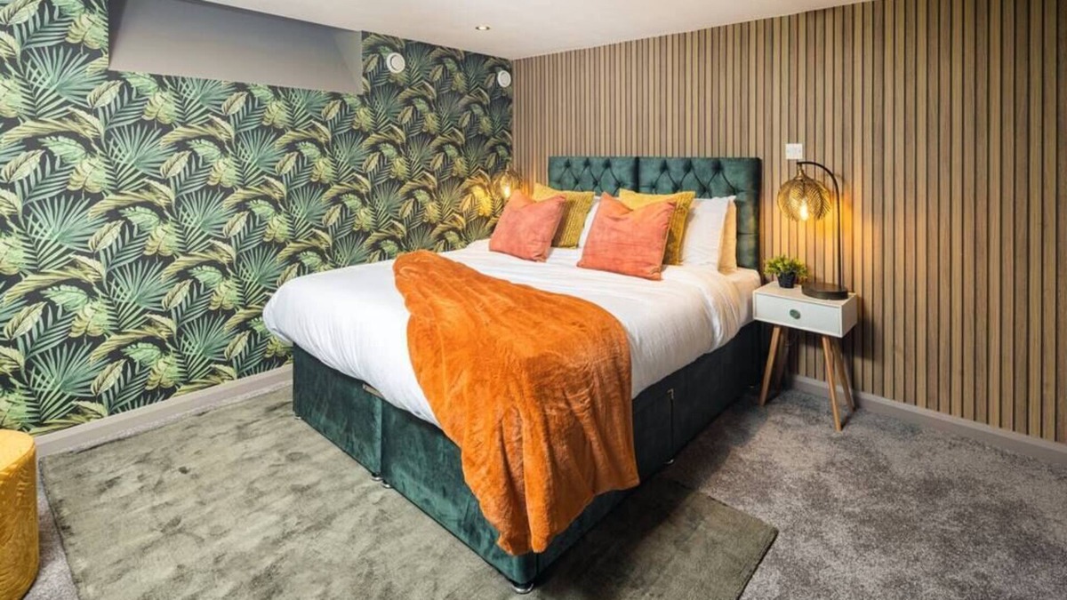 Horwich Apartment | Church Walk Summary: