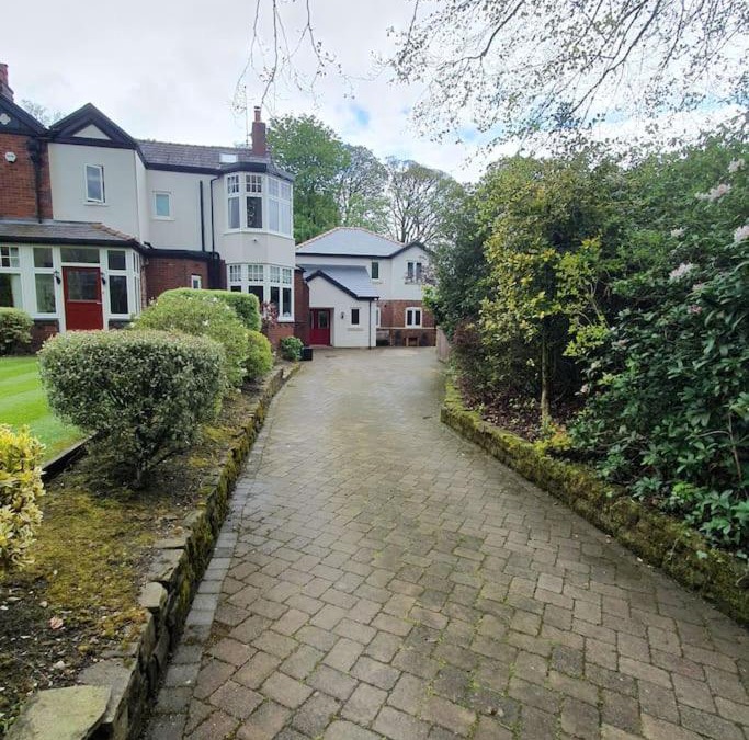 Bolton Apartment | ChurstonBnB, private flat within family home, Bolton