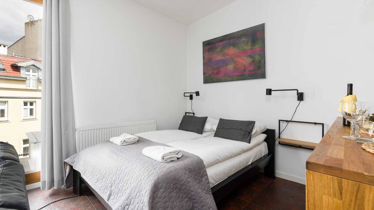 Poznan City Center Apartment | Chwaliszewo 72A | Spacious Studio | For 4 Guests