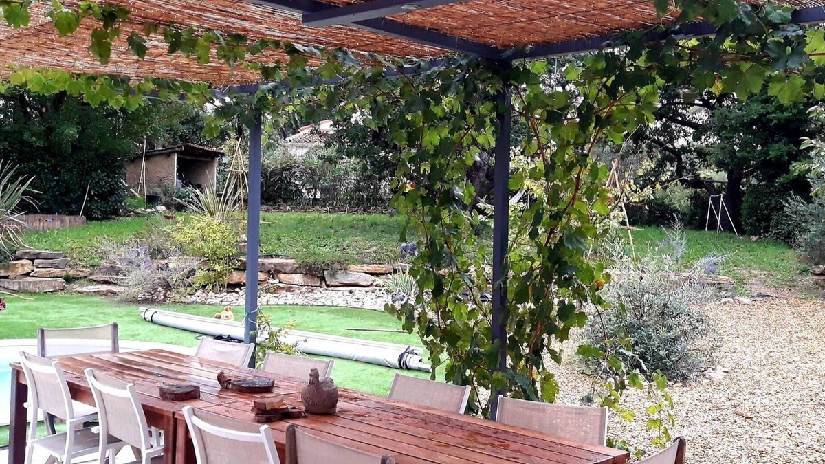Fuveau House | Cicadas, a swimming pool, your vacation
