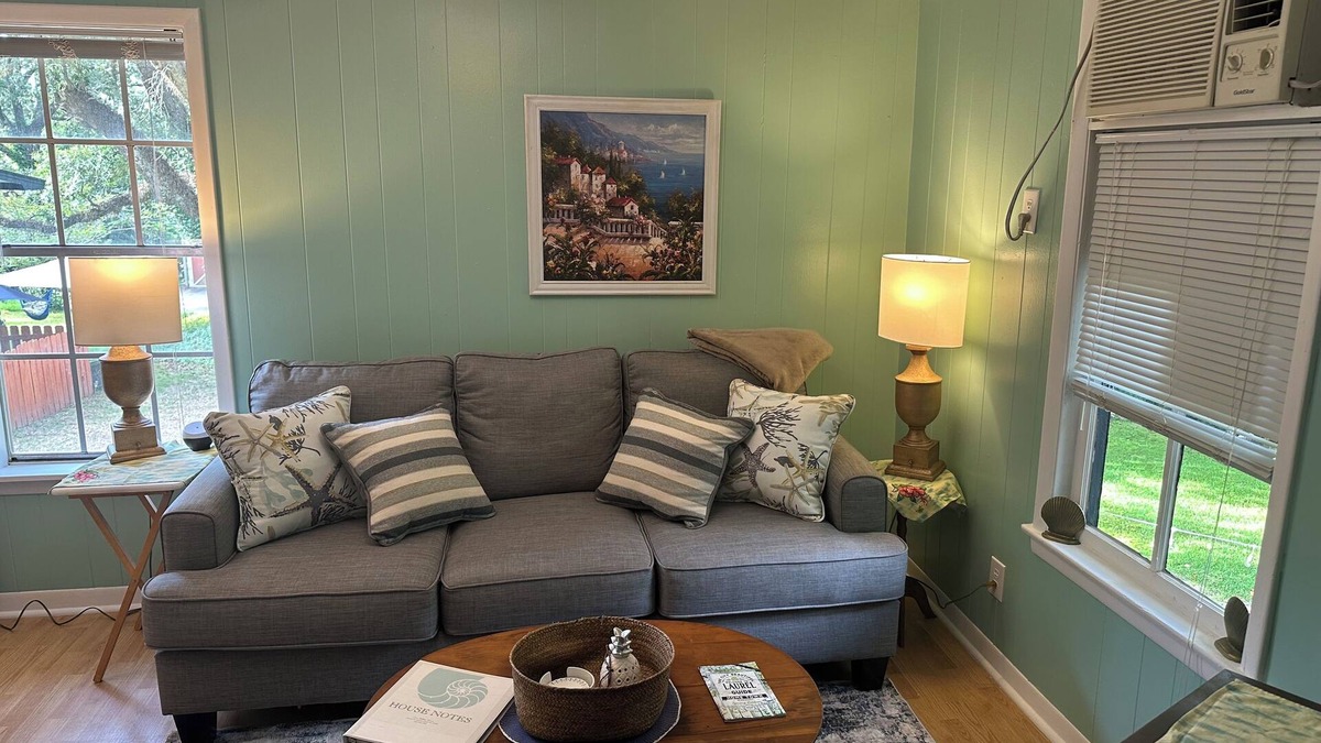 Laurel Apartment | Cici's Hilltop Haven Laurels top choice