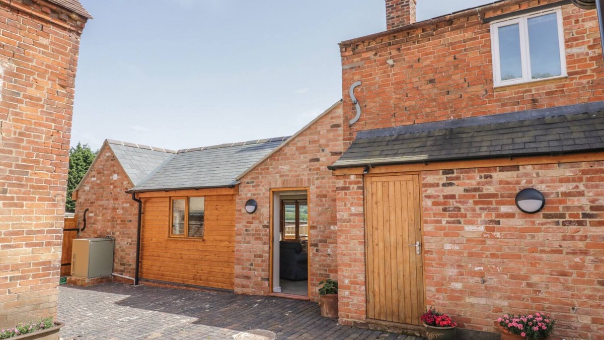 Stratford-upon-Avon Cottage | CIDER COTTAGE, romantic, with a garden in Clifford Chambers