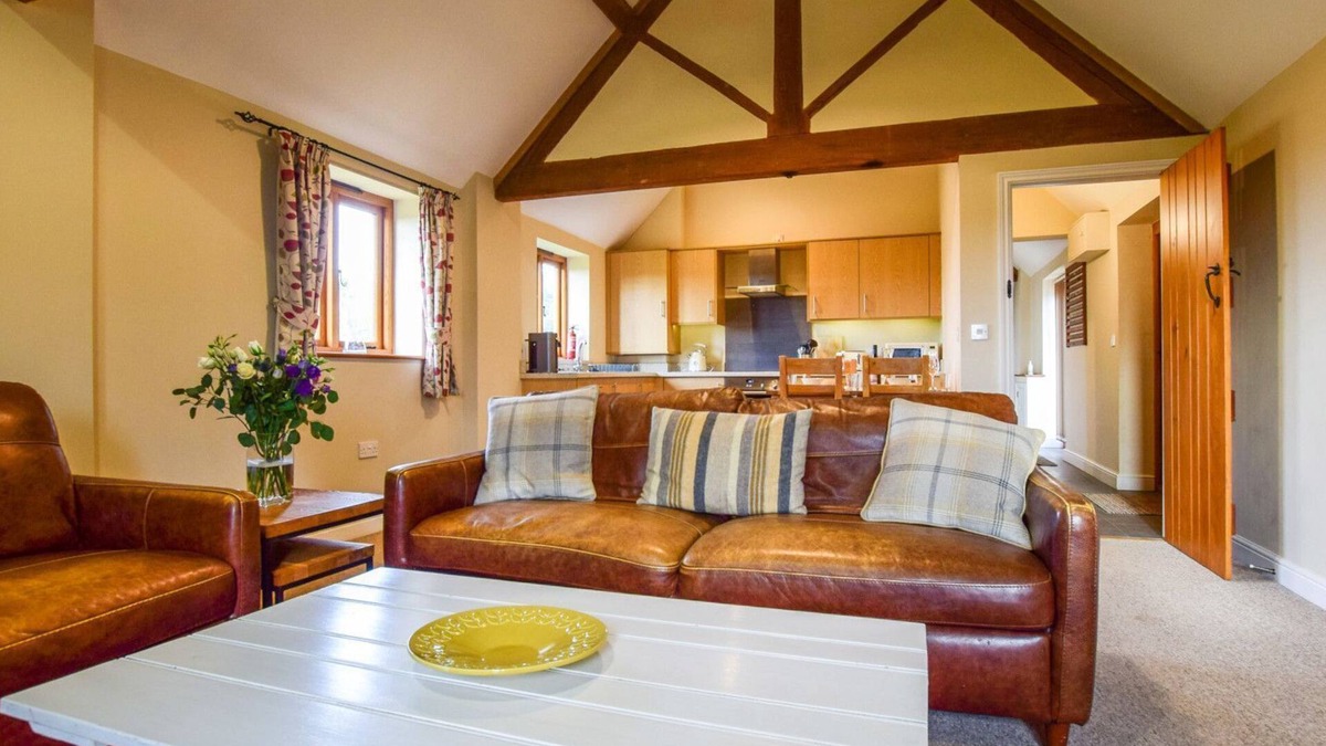 Bidford-on-Avon Cottage | Cider House at Oosland Barns - sleeps 4 guests in 2 bedrooms