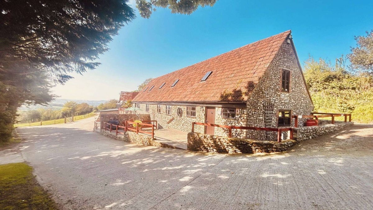 Hawkchurch Cottage | Cider House is a paradise for families, friends and couples.