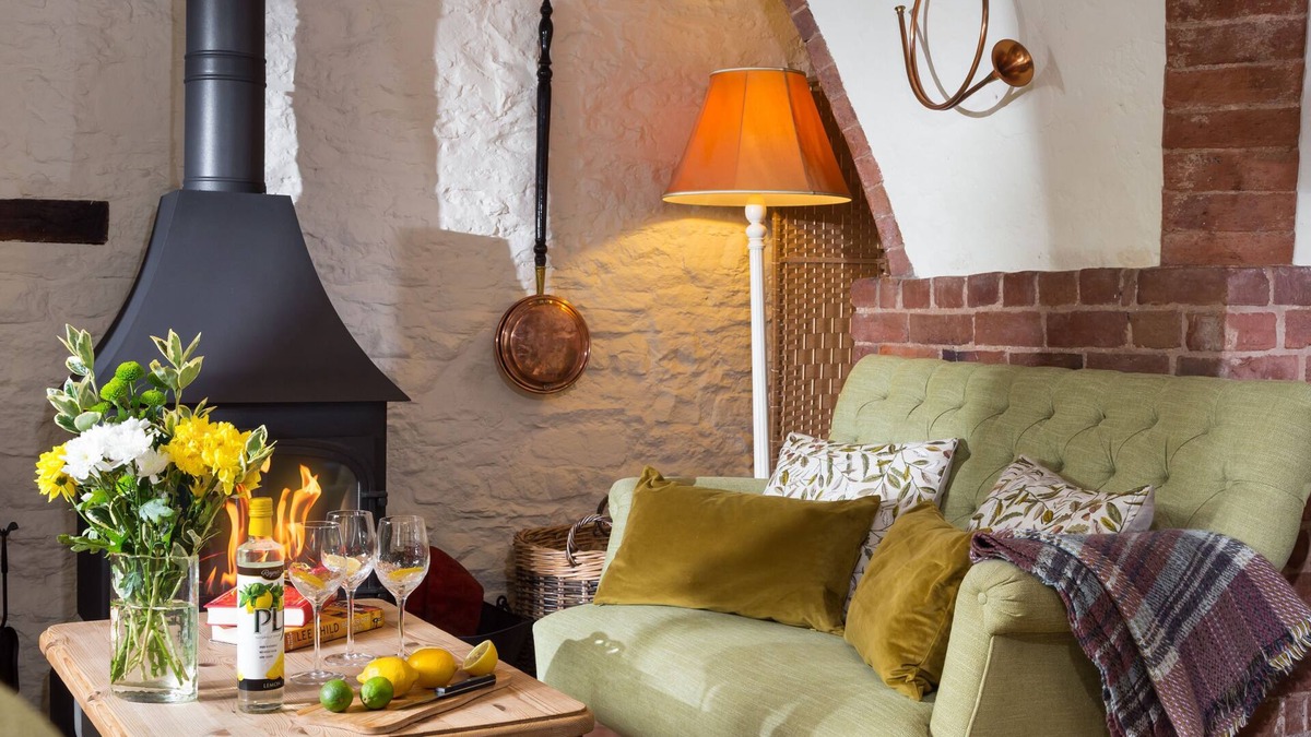 Upper Sapey Cottage | Cider Mill Cottage - a beautiful property that sleeps 3 guests in 2 bedrooms with an outdoor pool