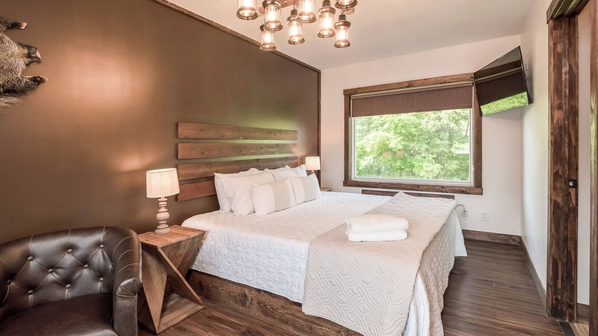 Prescott Apartment | Cigar Lounge Vibes, Bourbon & Razorbacks