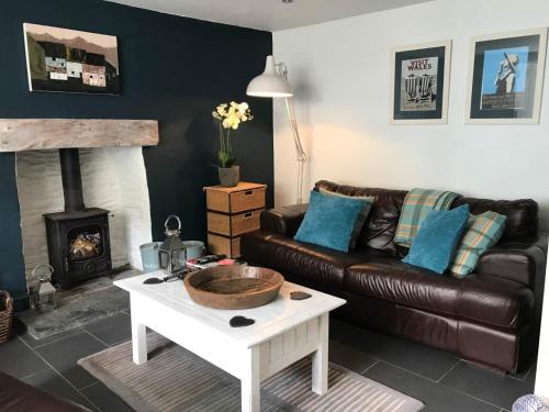 Tan-y-groes House | Cilrhiw, Seaside Stone Cottage in Llangrannog