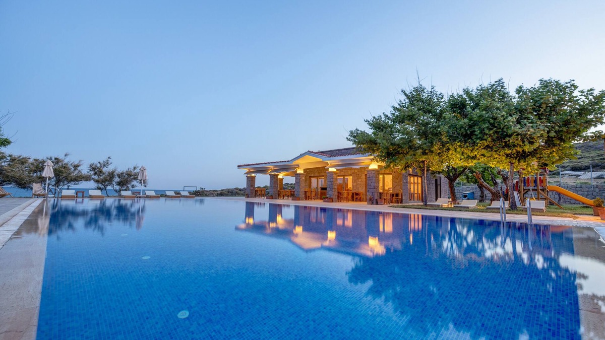 Gokceada Hotel | Cinarli Kasri Hotel