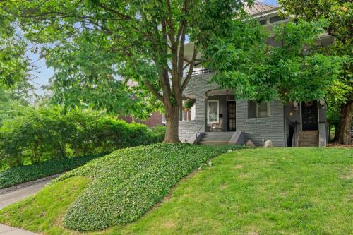 Hyde Park Apartment | Cincinnati Apartment 1 Mi to Hyde Park Square!