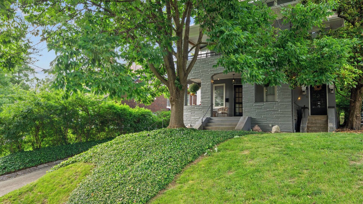 Hyde Park Apartment | Cincinnati Apartment: 1 Mi to Hyde Park Square!