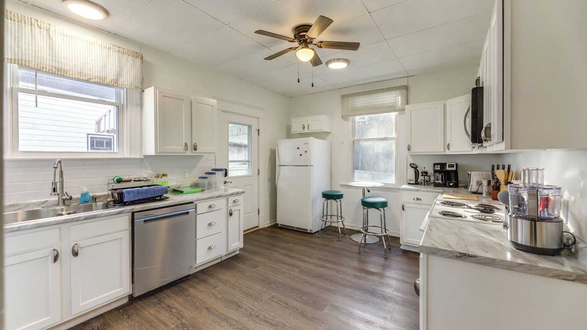 Covington House | Cincinnati Area Vacation Rental ~ 3 Mi to Downtown