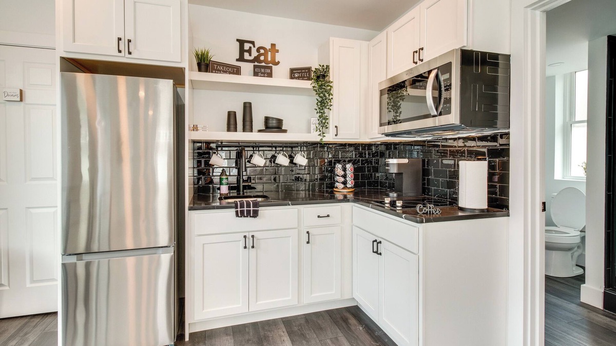 Norwood Apartment | Cincinnati Studio ~ 8 Mi to Findlay Market!