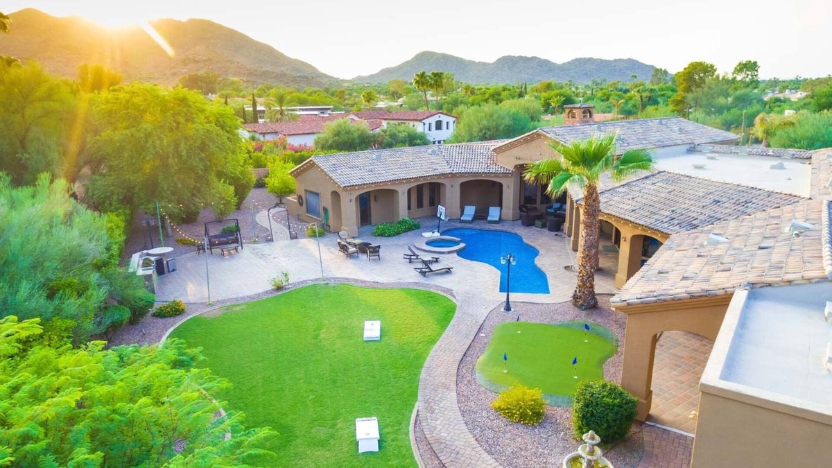 Paradise Valley House | Cinematic views at a grand property ideal for entertaining family and friends