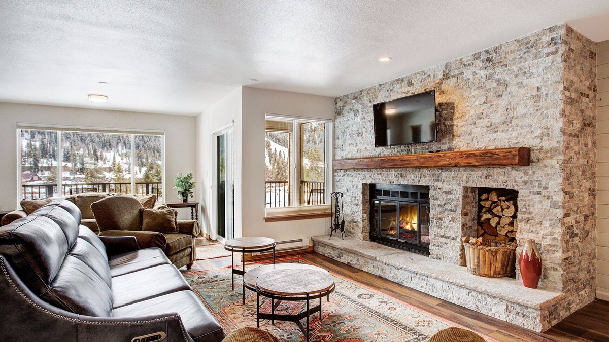 Mountain House Condo | Cinnamon Ridge Après Ski Retreat: Private Hot Tub + Walk to Slopes
