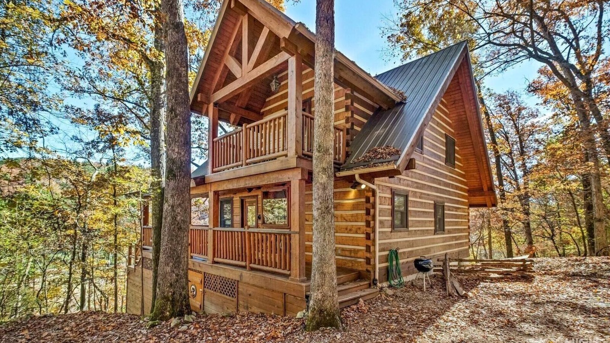 Eureka Springs Cabin | Cinnamon Valley - The Elk Lodge