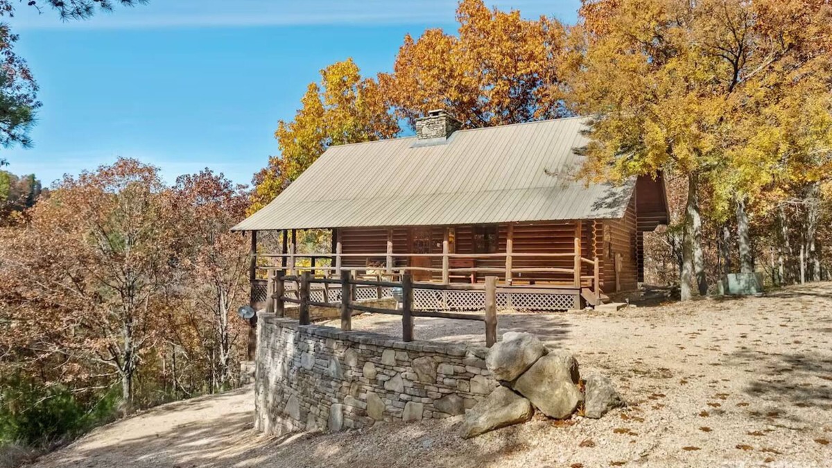 Eureka Springs Cabin | Cinnamon Valley - The Cattleman