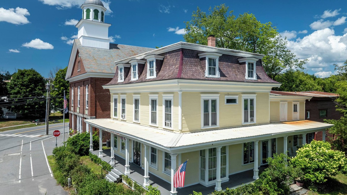 Chester Depot House | Circa 1868 Chester Home-Less than 20 MIN TO OKEMO