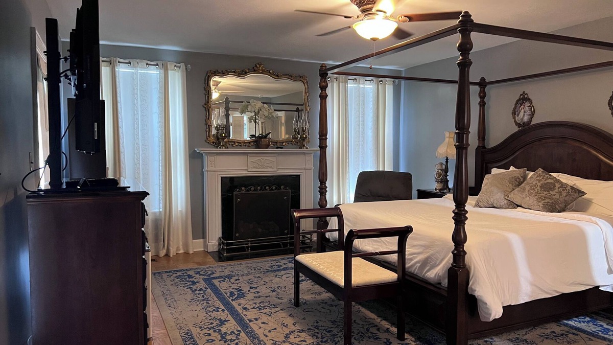 Ashland House | Circa 1891 Historic Governors Inn now available for private stays or events