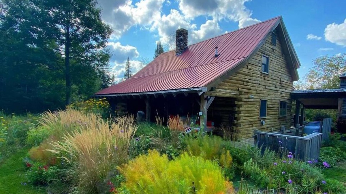 Stannard House | Circe & Hare Lodge, a magical 3 BR Romantic Log Cabin Getaway with Hot Tub