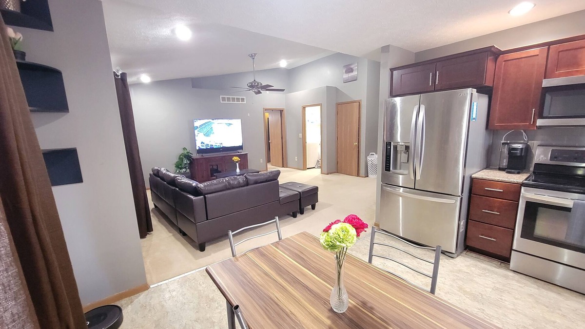Summit Station House | Circle of Comfort 3-bedroom house in Columbus with WiFi, AC