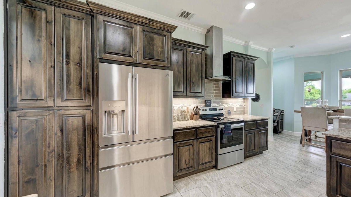 Del Valle House | Circuit of the Americas, Estate w/hot tub on 3/4 acre