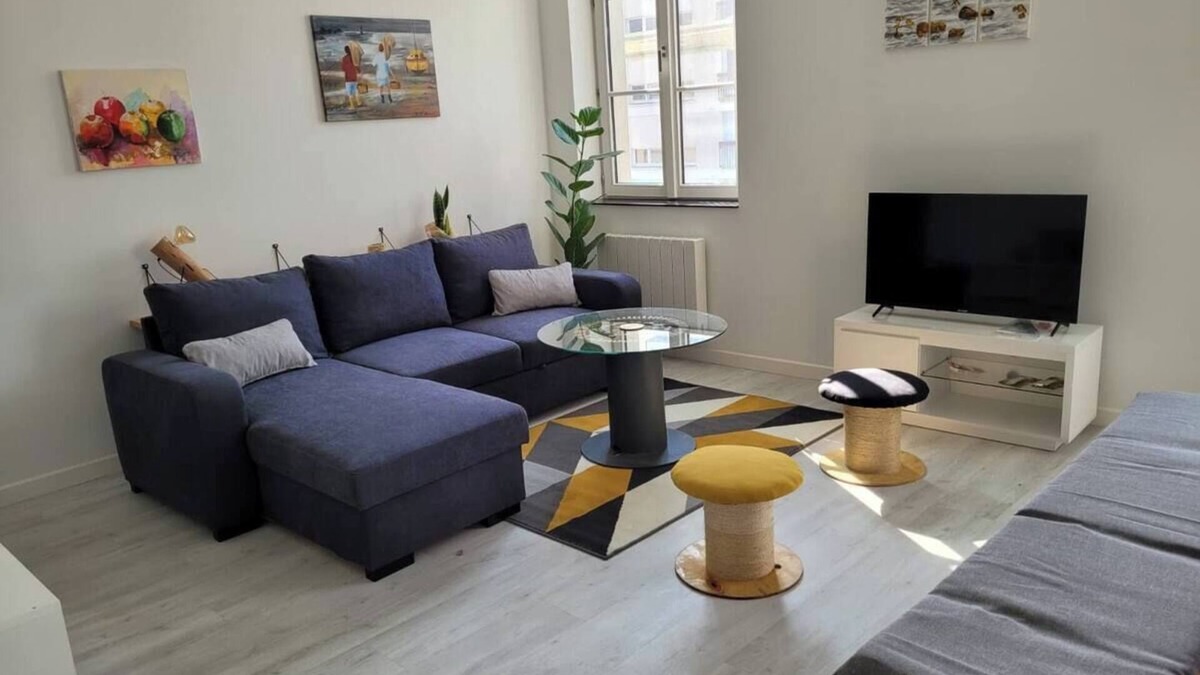 Chateau-Gontier Apartment | City center apartment with 200 m2 of land