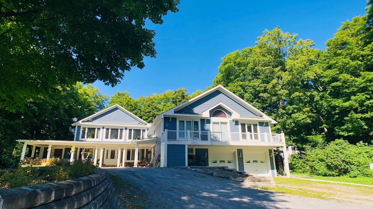 Chelsea House | CITQ # 300664 Nature Escape guesthouse, in the heart of the Gatineau Park!