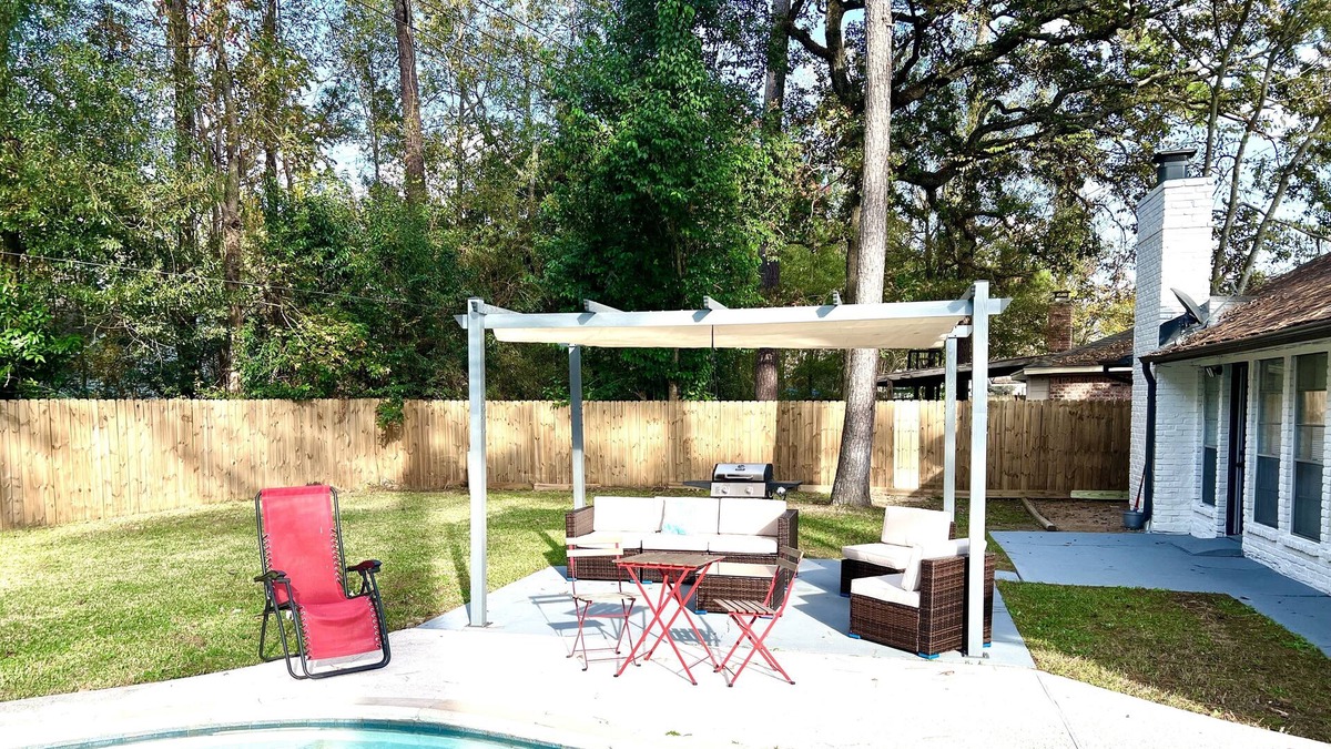Spring House | City Access House w Pool-near IAH/sleeps 12