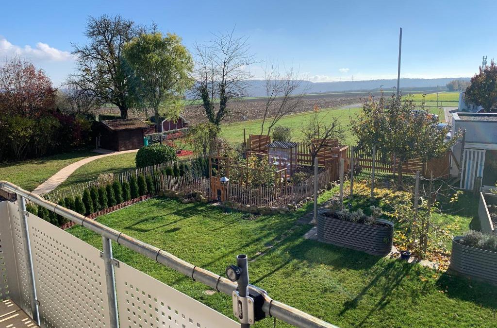 Rutesheim Apartment | City Apartment Hasenheide - Wohnung mit 3 Schlafzimmern und Balkon mit Landschaftsblick
