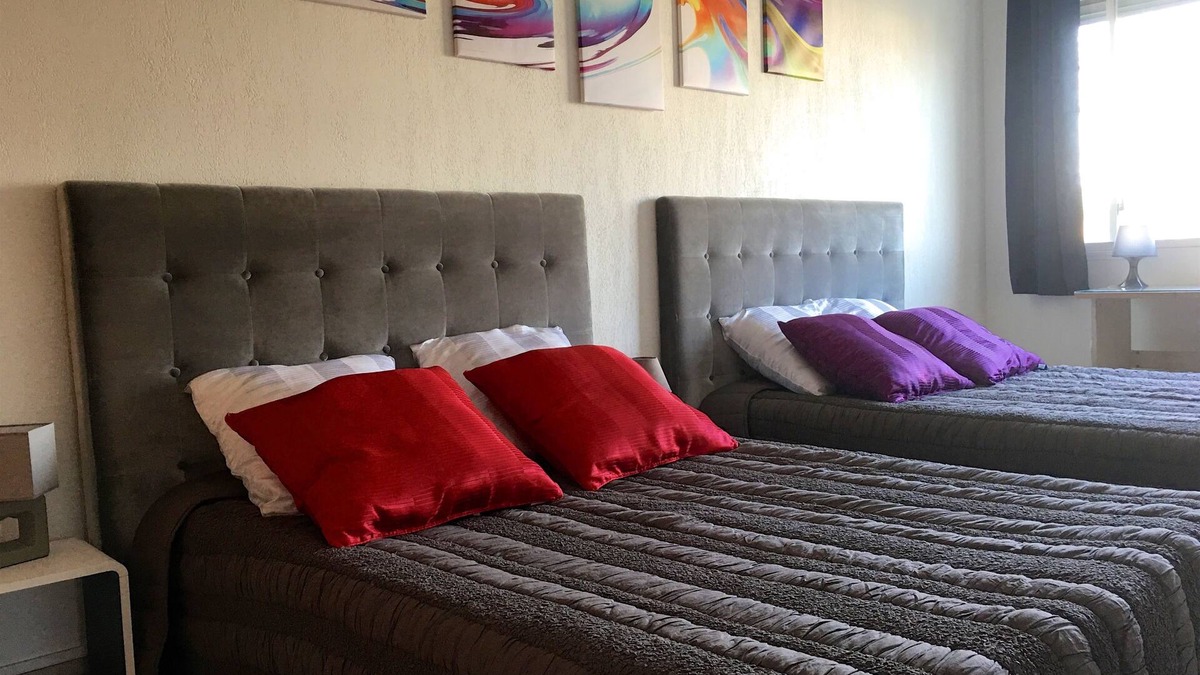 Decines-Charpieu Apartment | City Break LYON EUREXPO GRAND STADE OL + Parking + Wifi Fiber/Gites de France *
