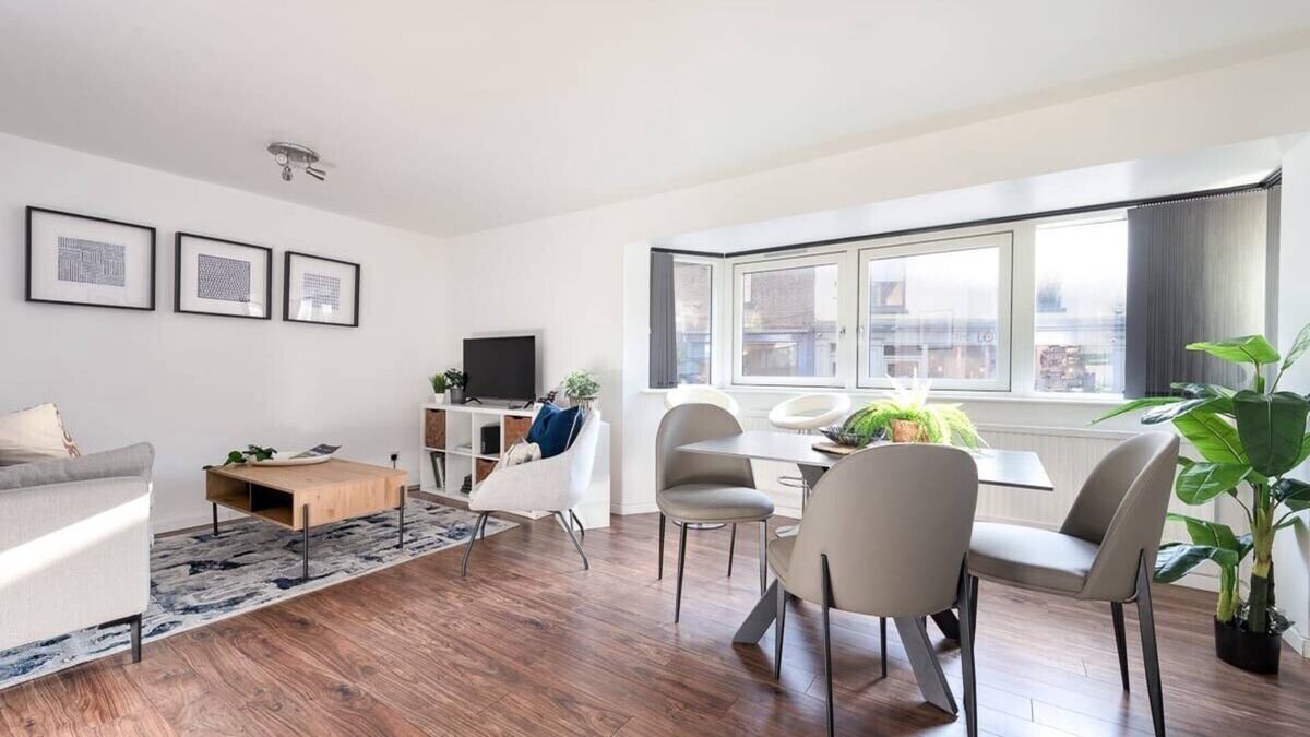 Cambridge City Centre Apartment | City Center,2 Bedroom Apartment with Parking