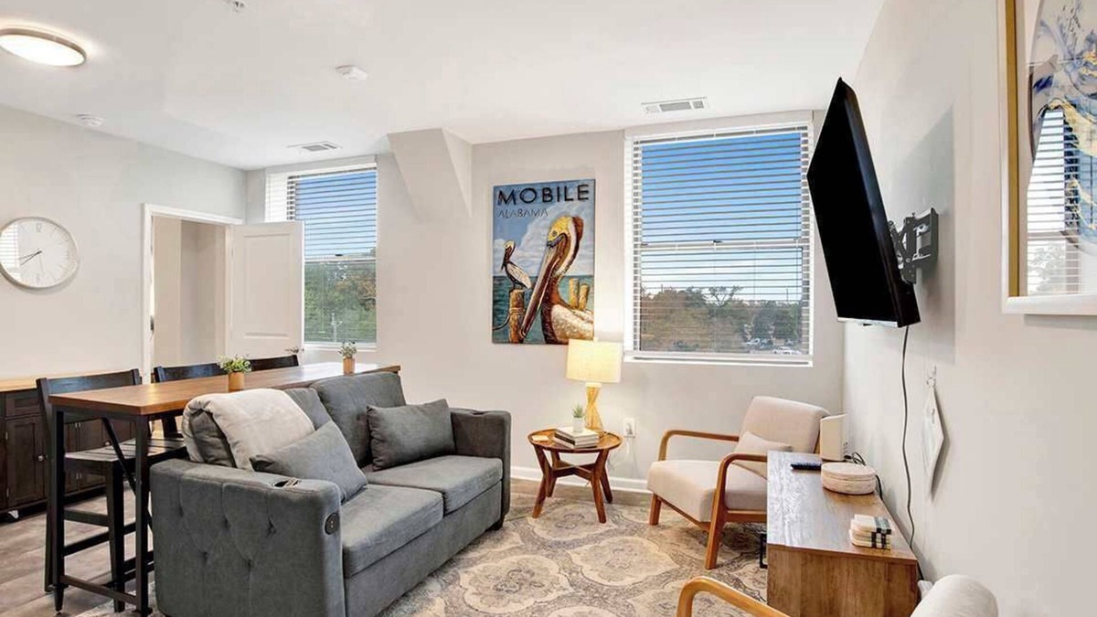 Central Business District Apartment | City Center Apartment - Free Parking & Great Views!