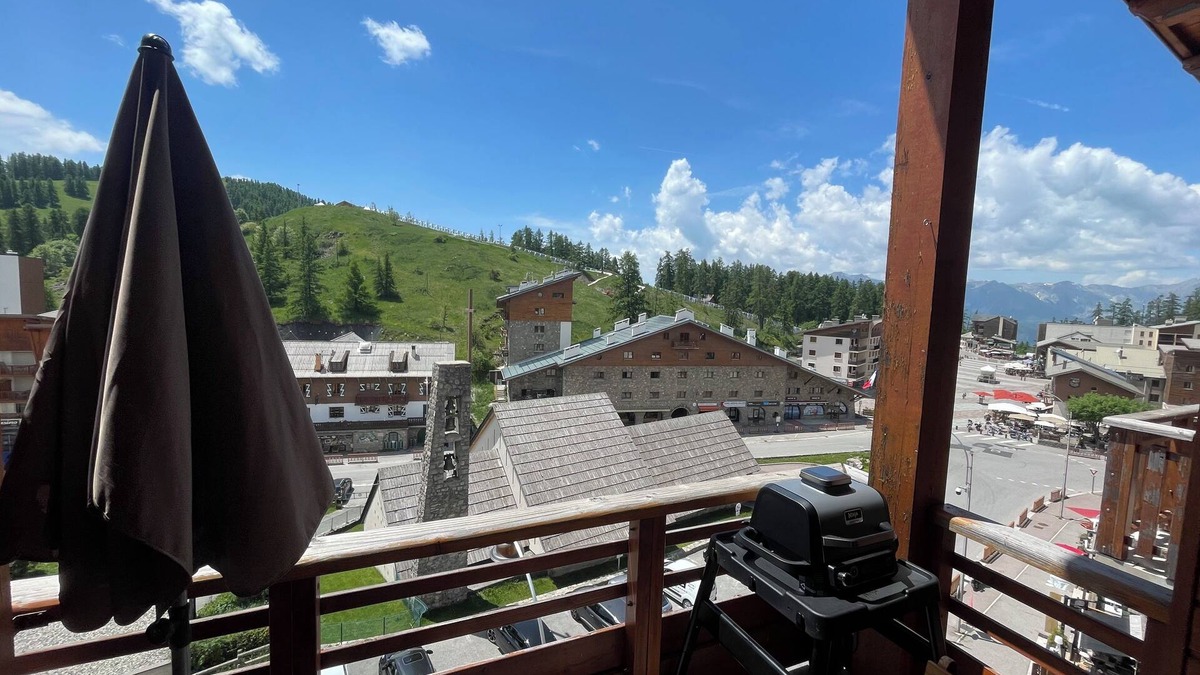 Peone Apartment | City center apartment with pool