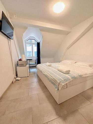 Niederdorf Apartment | City center room next to Main station