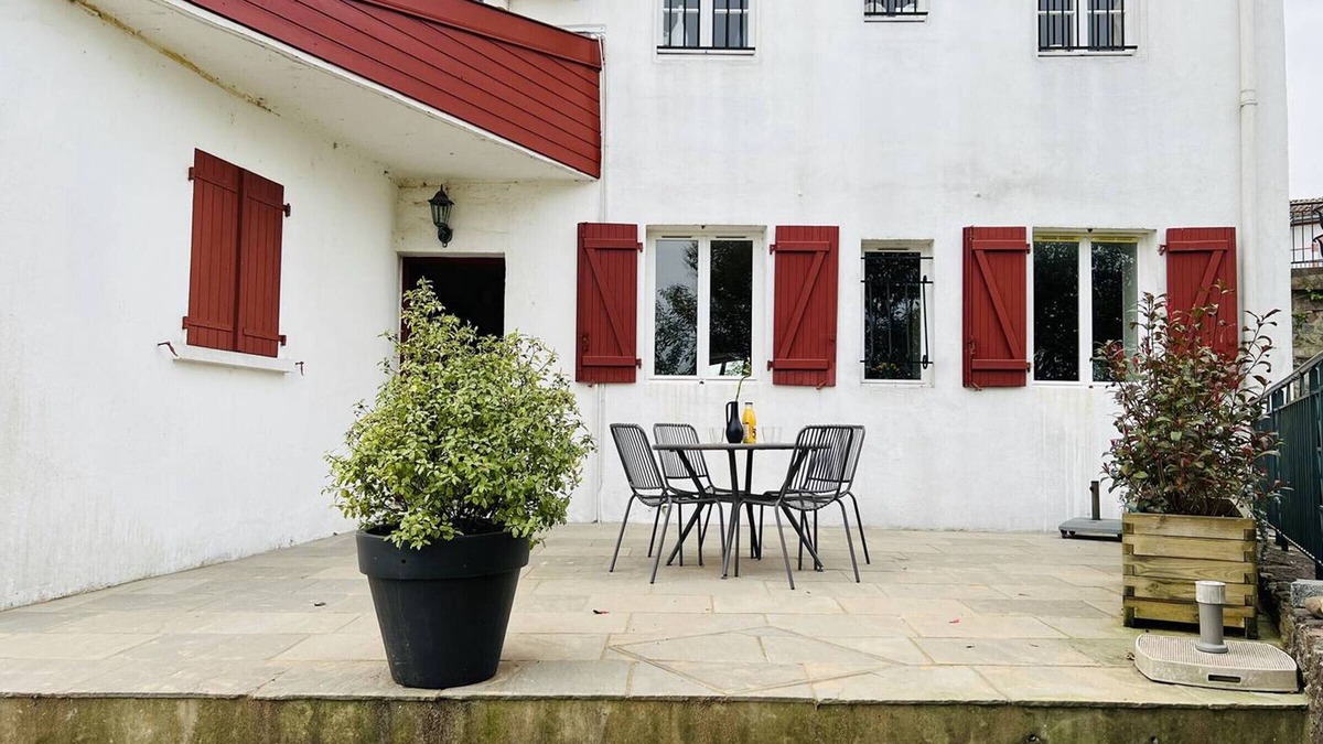 Cambo-les-Bains Apartment | City center T2 apartment, charming, terrace, Wi-Fi, pet friendly
