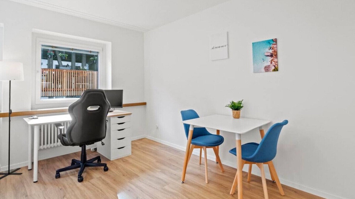 Winterthur Apartment | City Center Twin Bed Workplace Washer