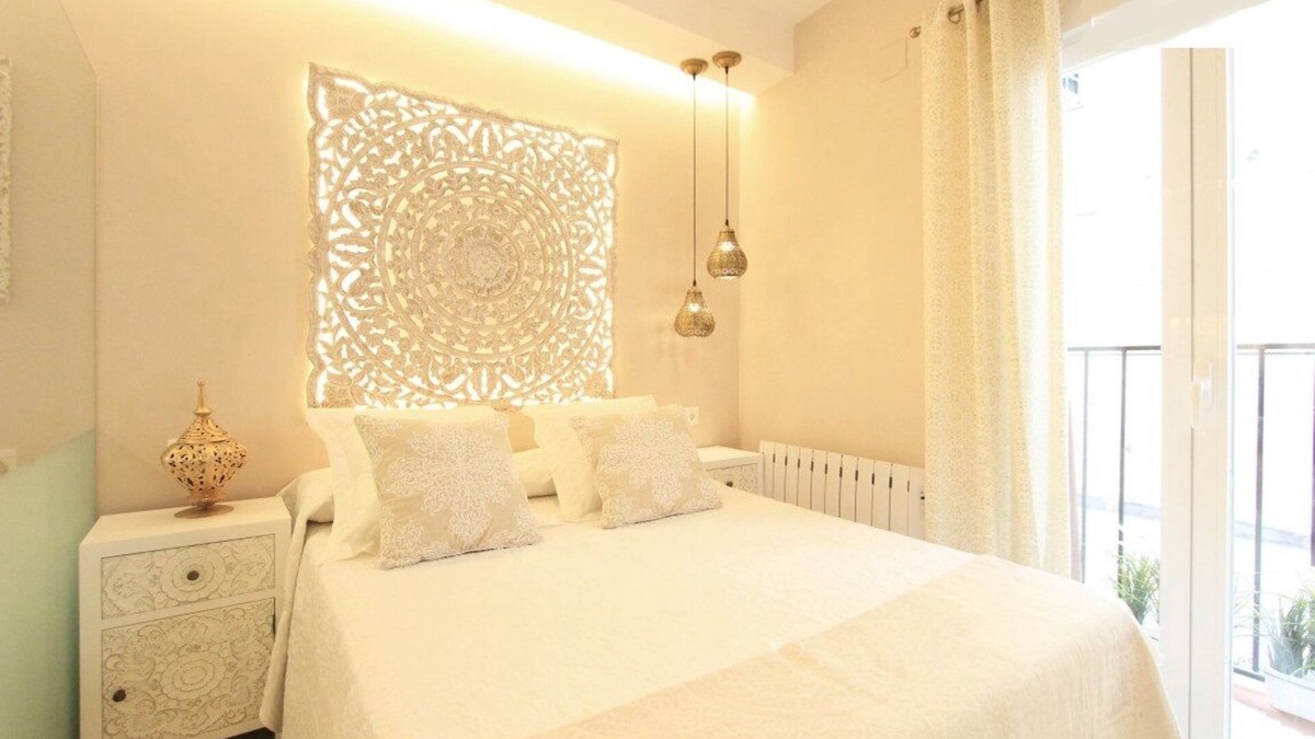 Literary Quarter Apartment | CITY CENTER ZEN Boutique Studio with WiFi & AC.