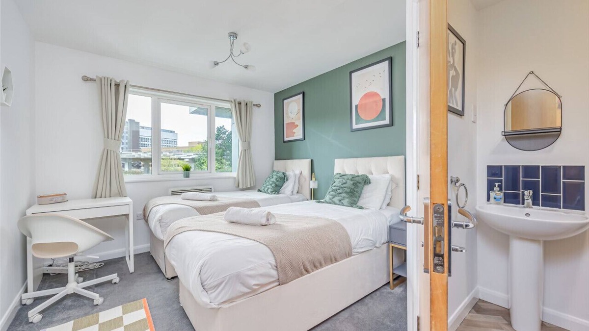Coventry Apartment | City Centre Flat - Free Parking, Wifi & SmartTV
