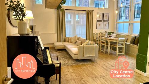Ashton-under-Lyne House | City Centre Loft Apartment