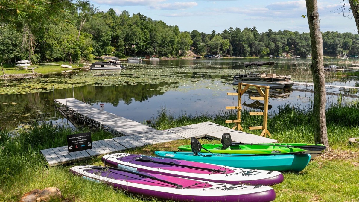 Pine River House | City Detox- Hot Tub, SUPs, Kayaks, Firepit, Chill