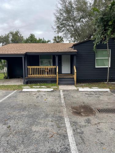 Sailboat Bend Apartment | City First Story Apartments & Cottage