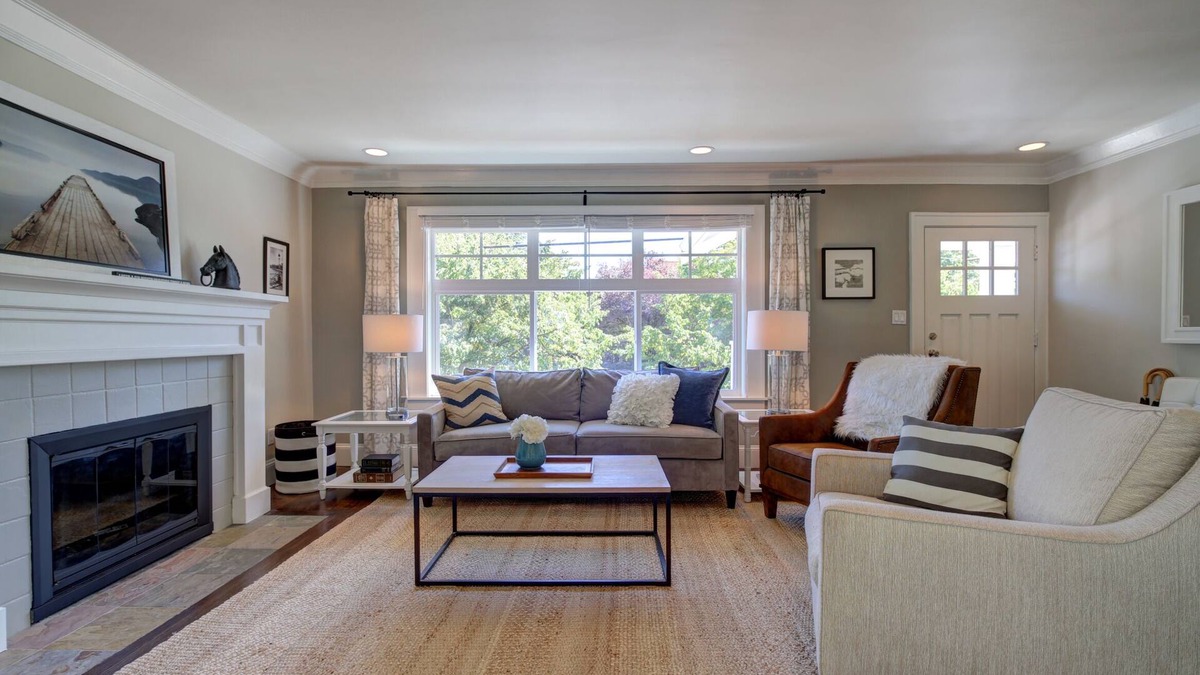 Fremont Apartment | City Haven II - Blocks from Zoo, Downtown Bus, Restaurants, W/parking