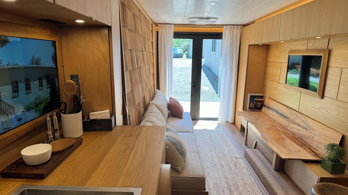 Bausman House | "City Hideaway: Off-Grid Luxe"