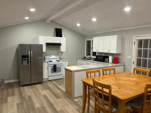 Greensboro House | City House in Forest