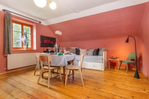 Klagenfurt am Woerthersee Apartment | City-Loft in Villa 100und10 - Charmantes Dachstudio beim Lendkanal