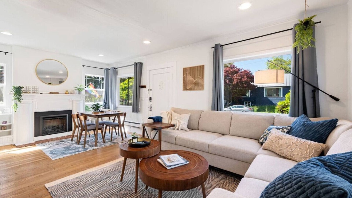 Roosevelt House | City Oasis: Office, Yard & BBQ