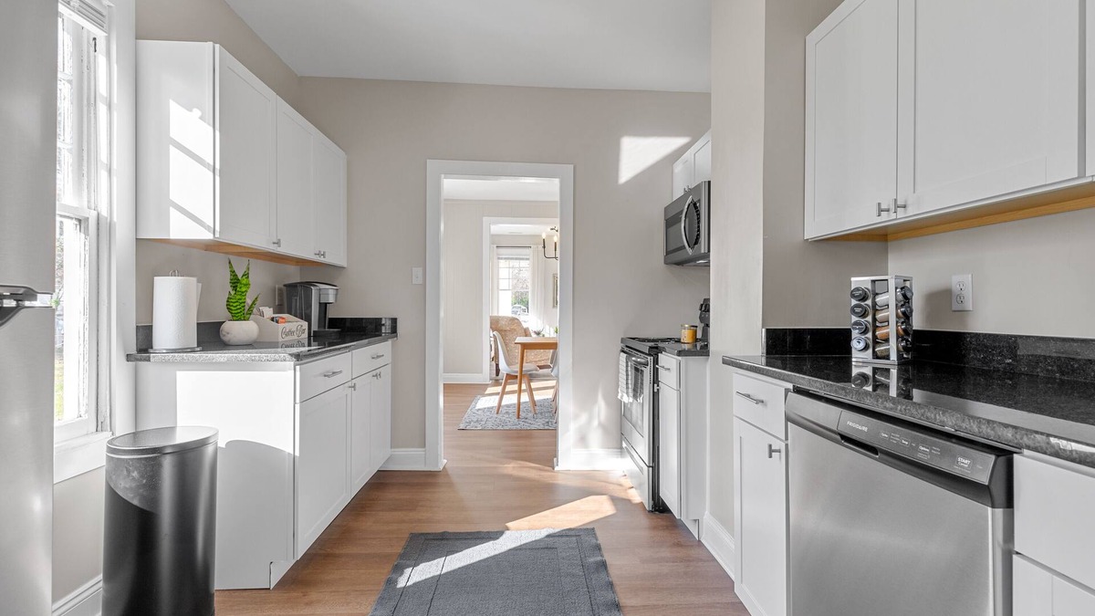 Hopewell House | City Point Historical Bungalow
