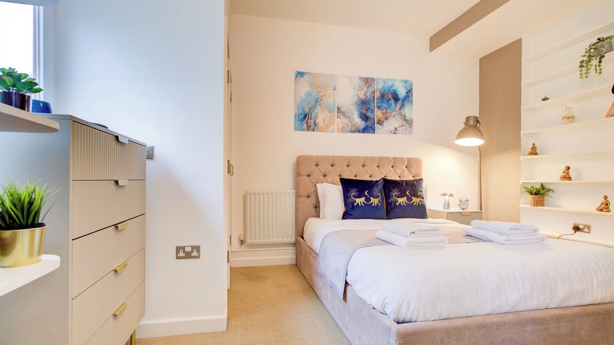 Deptford Apartment | City Retreat with Large Outdoor Terrace near Greenwich and Canary Wharf